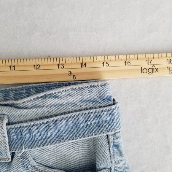 Hollister High Rise Mom 3" Shorts Belted Denim Shorts, Size 9, Waist 29inches - Picture 7 of 8